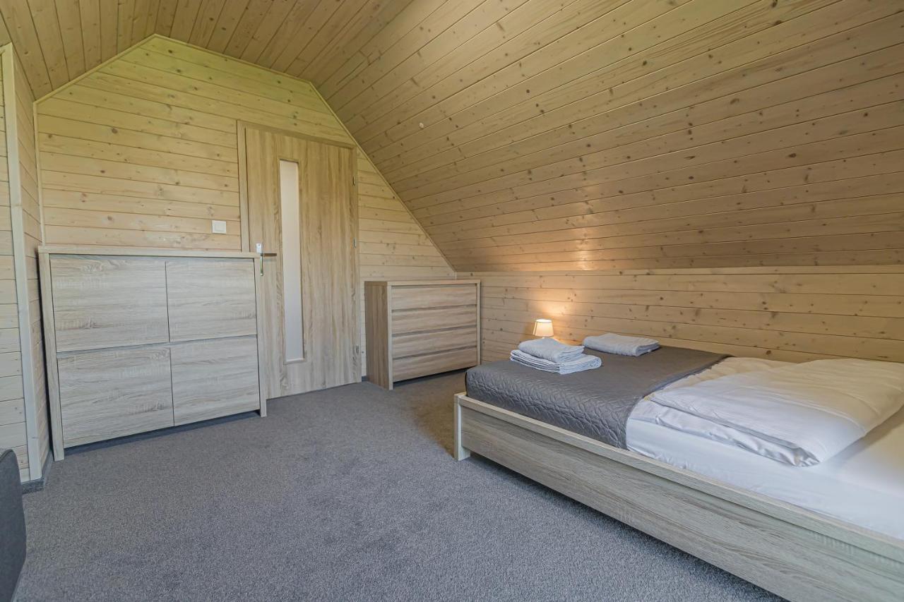 Wycisznia - Drewniane Domki Caloroczne Gieraltowiczki Extérieur photo